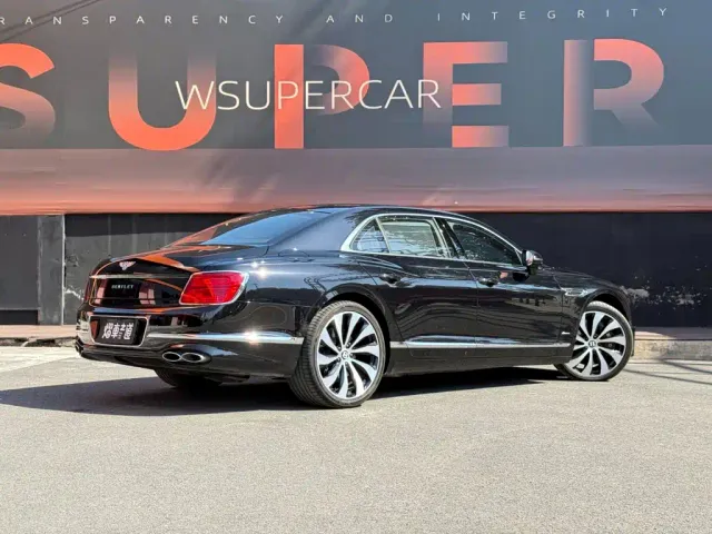 Bentley Flying Spur — Фото автомобиля 3