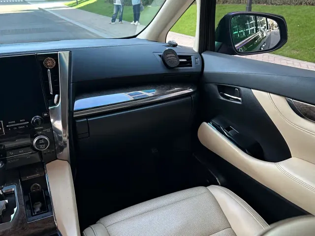 Toyota Alphard — Фото автомобиля 20