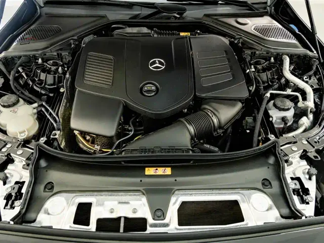 Mercedes-Benz E-Class — Фото автомобиля 24
