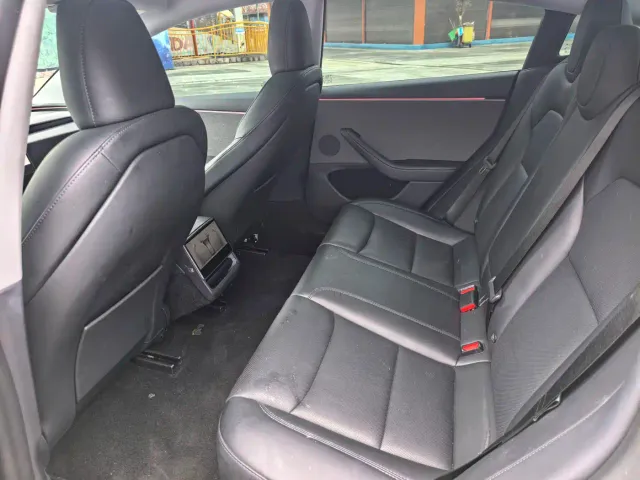 Tesla Model 3 — Фото автомобиля 9