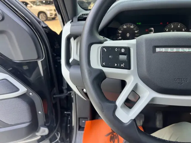 Land Rover Defender — Фото автомобиля 14