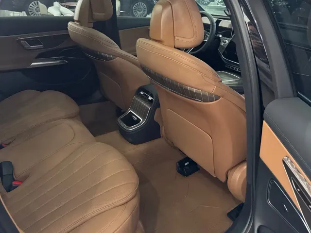 Mercedes-Benz E-Class — Фото автомобиля 15
