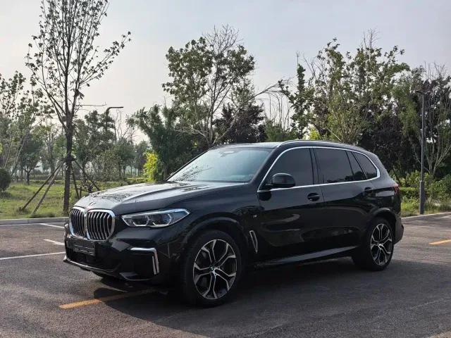 Фотография автомобиля — BMW X5