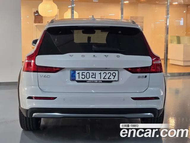 Volvo V60 — Фото автомобиля 4