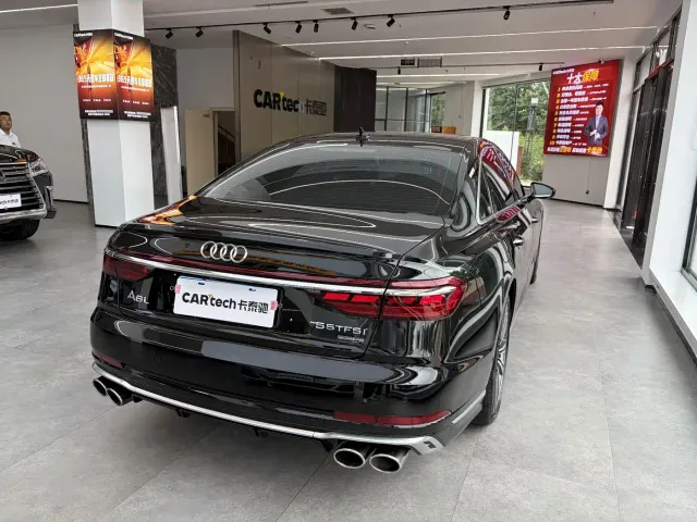 Audi A8 — Фото автомобиля 5