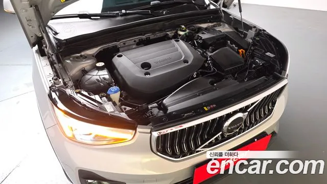 Volvo XC40 — Фото автомобиля 8