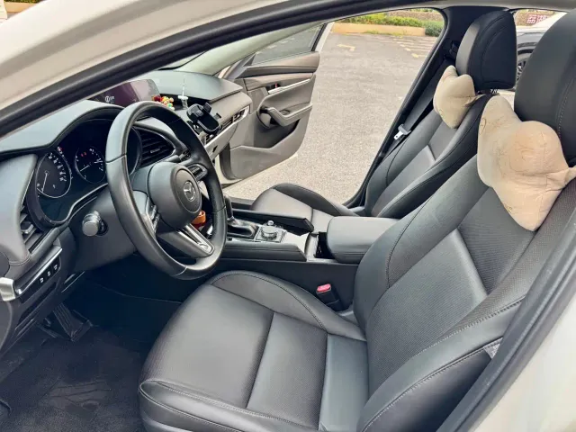 Mazda Axela — Фото автомобиля 11