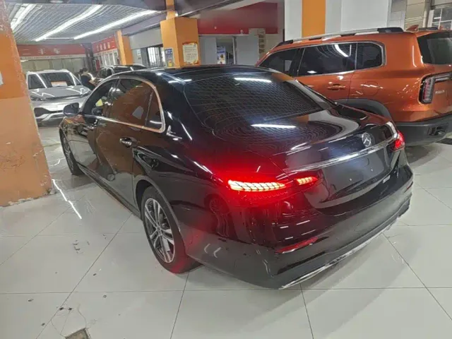 Mercedes-Benz E-Class — Фото автомобиля 4