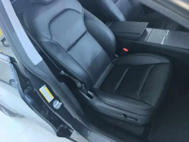 Tesla Model Y — Фото автомобиля 24