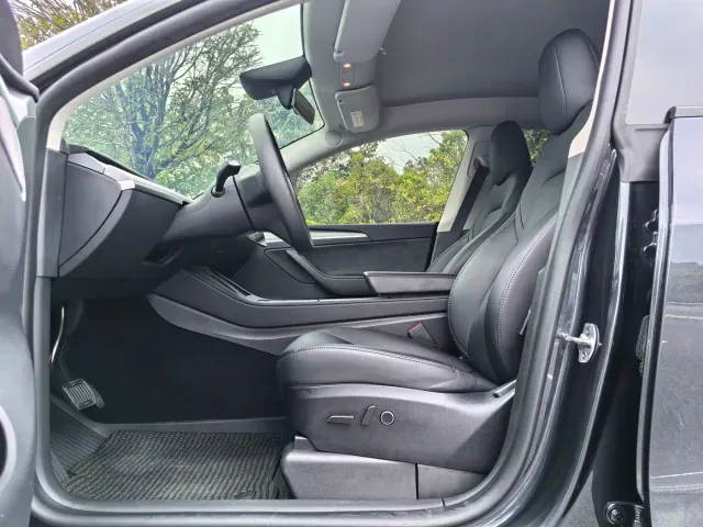 Tesla Model Y — Фото автомобиля 7