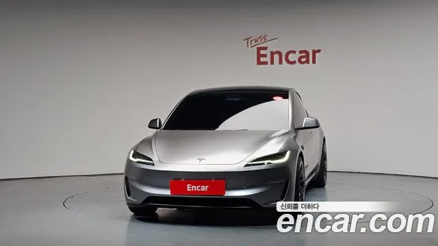 Tesla Model 3 — Фото автомобиля 3