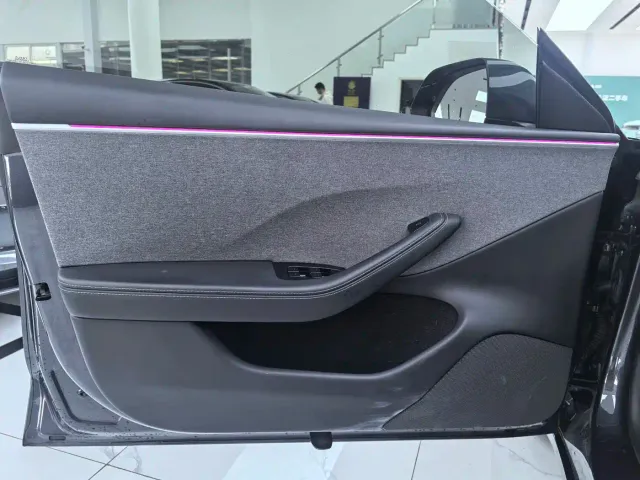 Tesla Model 3 — Фото автомобиля 4
