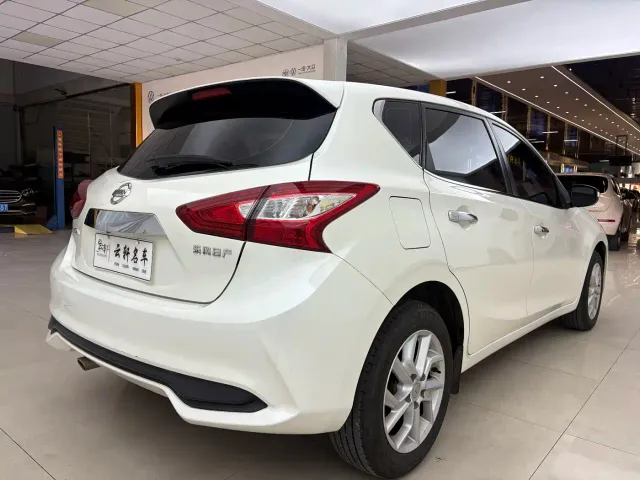 Nissan Tiida — Фото автомобиля 6