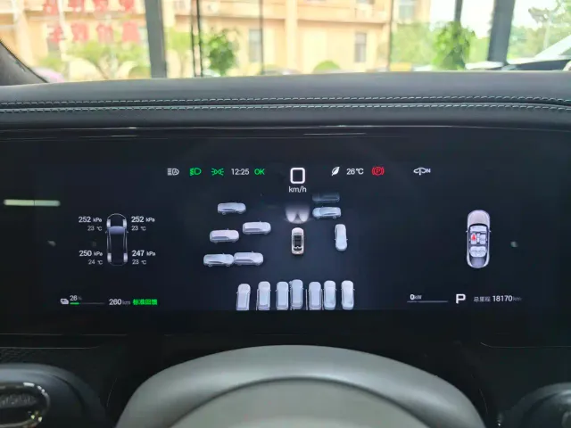 Denza Z9GT — Фото автомобиля 10