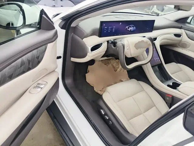 IM Motors L6 — Фото автомобиля 15