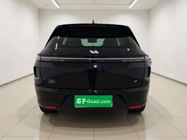 Li Auto L7 — Фото автомобиля 3