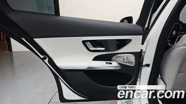 Mercedes-Benz E-Class — Фото автомобиля 23