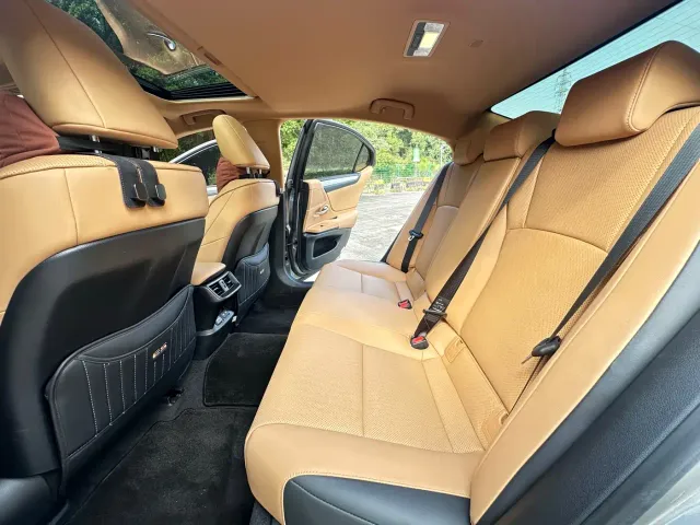 Lexus ES — Фото автомобиля 14