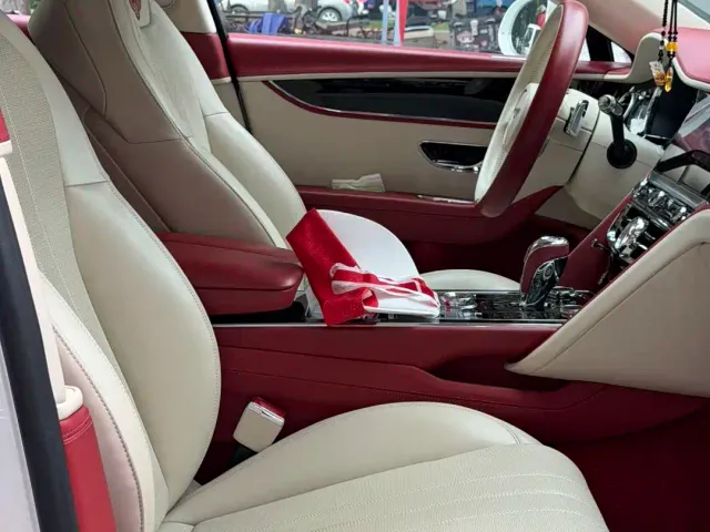 Bentley Flying Spur — Фото автомобиля 16