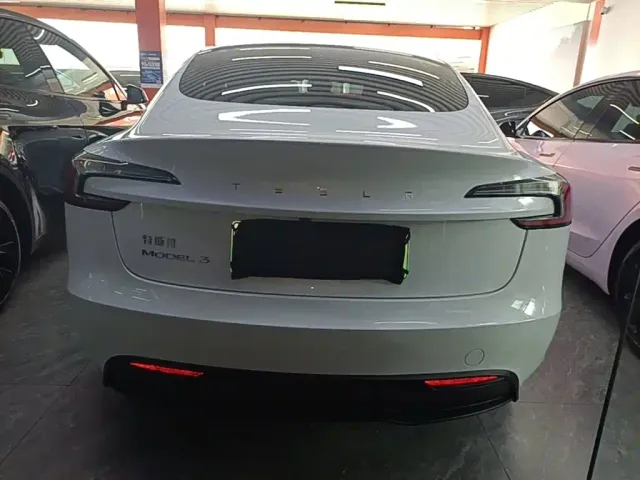 Tesla Model 3 — Фото автомобиля 5