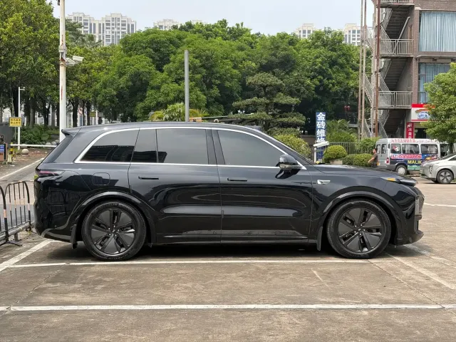 Li Auto L8 — Фото автомобиля 7