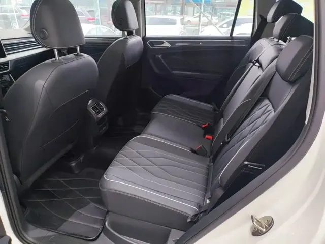 Volkswagen Tiguan L — Фото автомобиля 16