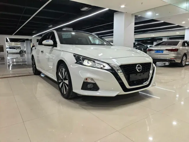Nissan Teana — Фото автомобиля 3
