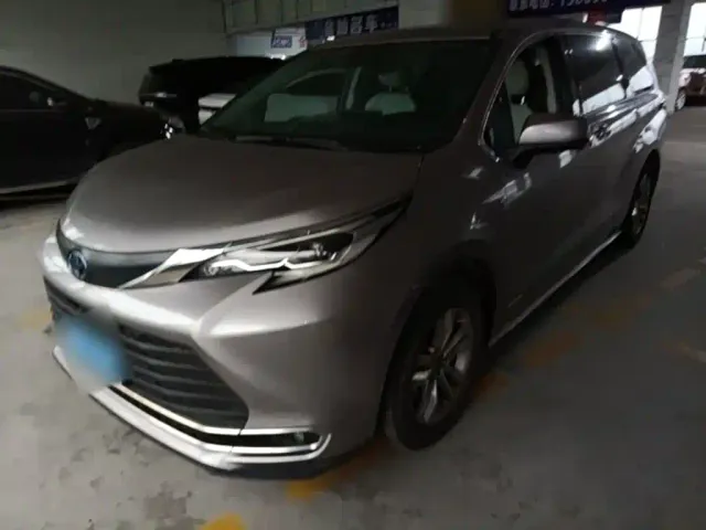 Фотография автомобиля — Toyota Sienna