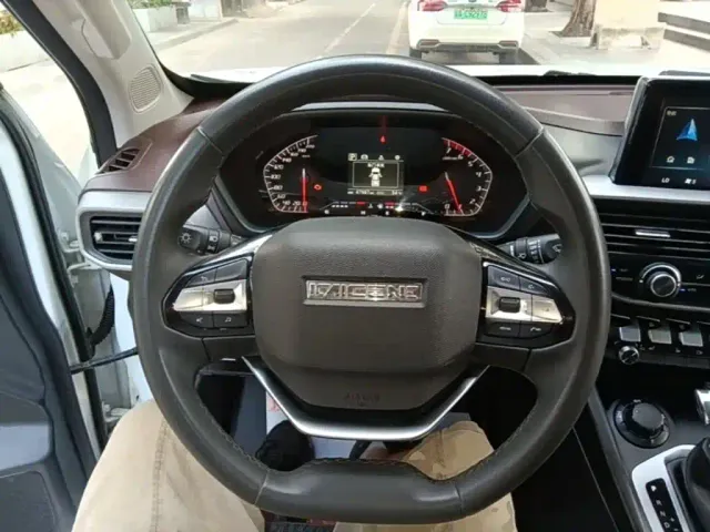 Changan Kaicheng F70 — Фото автомобиля 10