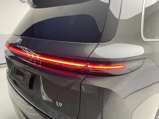 Li Auto L9 — Фото автомобиля 10
