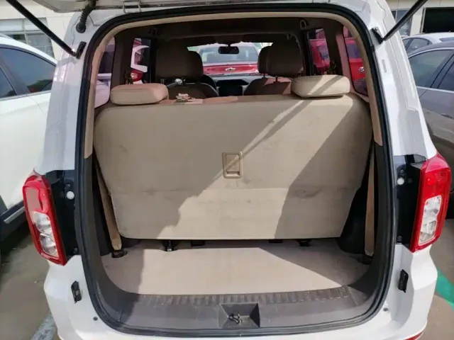 Wuling Hongguang — Фото автомобиля 18