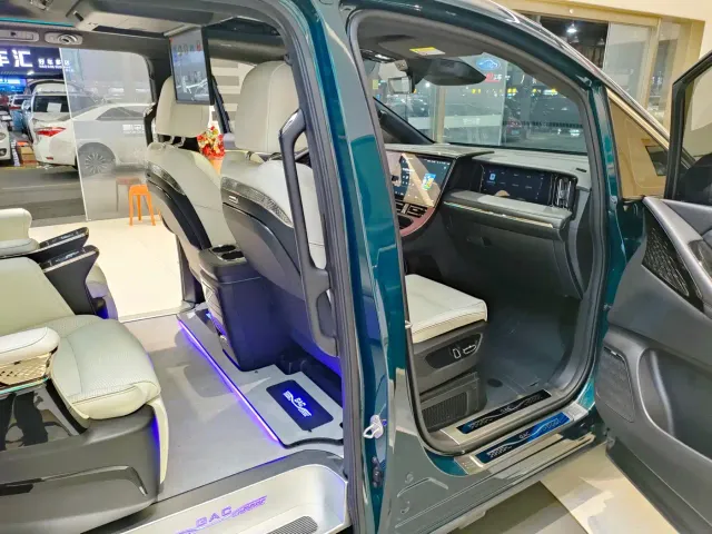 GAC Trumpchi E9 — Фото автомобиля 14