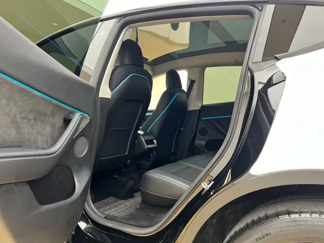 Tesla Model Y — Фото автомобиля 19