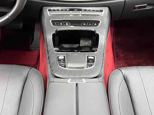Mercedes-Benz E-Class — Фото автомобиля 17