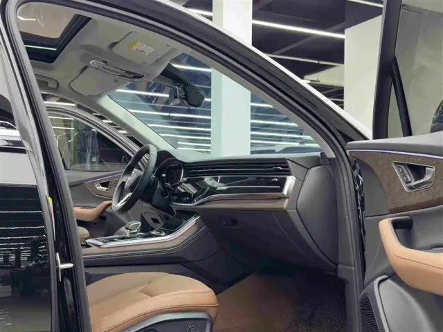 Audi Q7 — Фото автомобиля 10