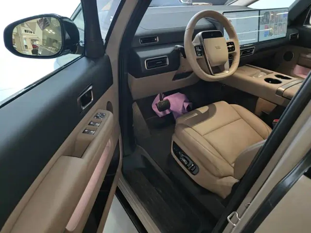 Li Auto MEGA — Фото автомобиля 15