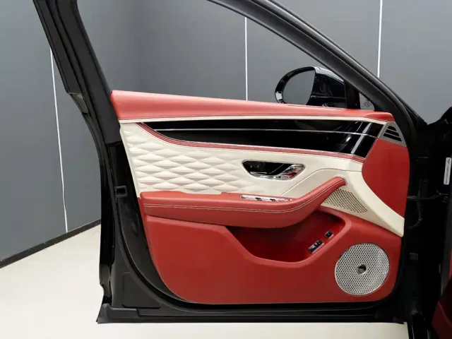 Bentley Flying Spur — Фото автомобиля 8