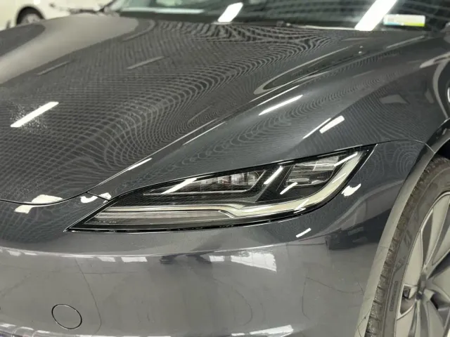 Tesla Model 3 — Фото автомобиля 7