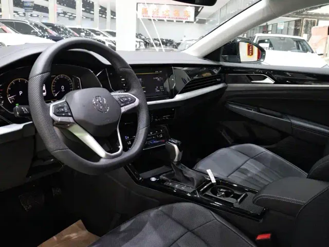 Volkswagen Passat — Фото автомобиля 6