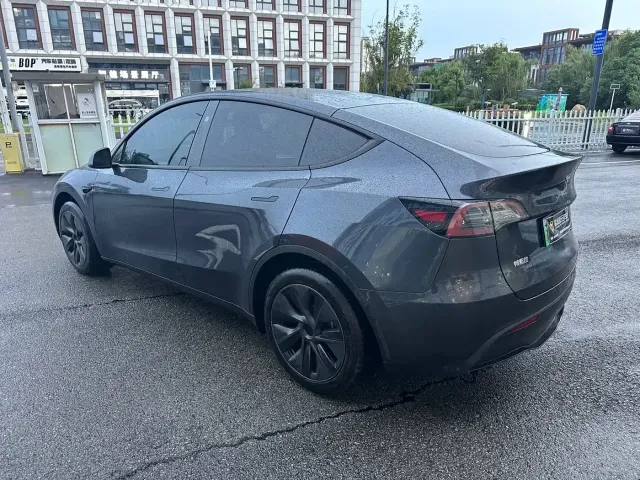 Tesla Model Y 2024 Rear-Wheel Drive Version — Фото автомобиля 10