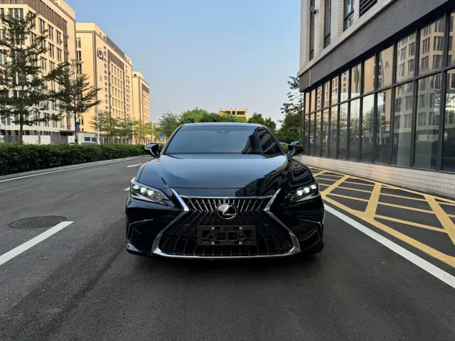 Lexus ES — Фото автомобиля 2