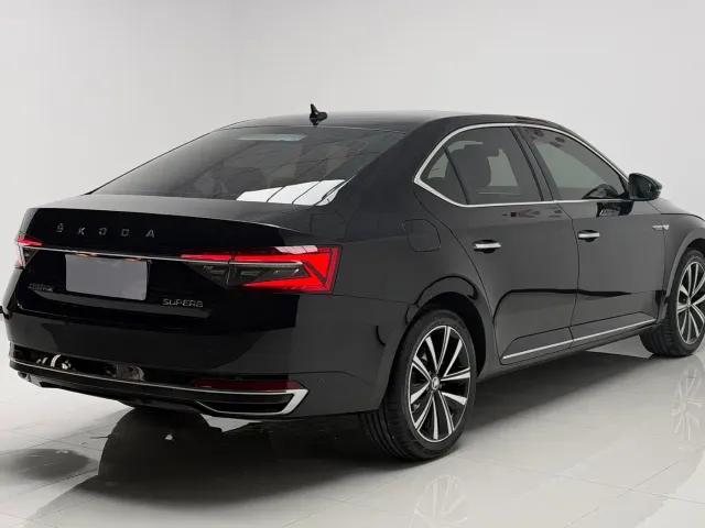 Skoda Superb — Фото автомобиля 6