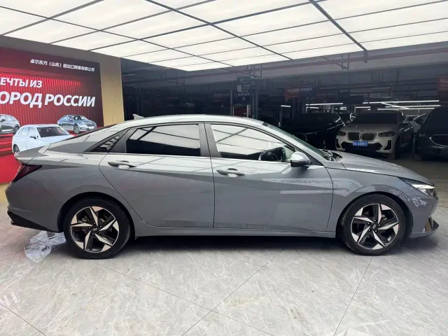 Hyundai Elantra — Фото автомобиля 4