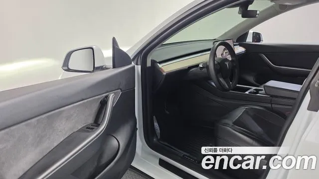 Tesla Model Y — Фото автомобиля 10