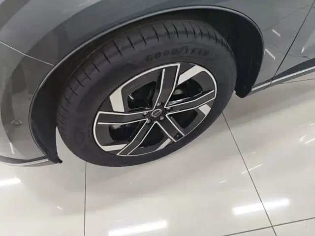 Volvo Volvo XC70 Plug-in Hybrid 2025 Standard — Фото автомобиля 22
