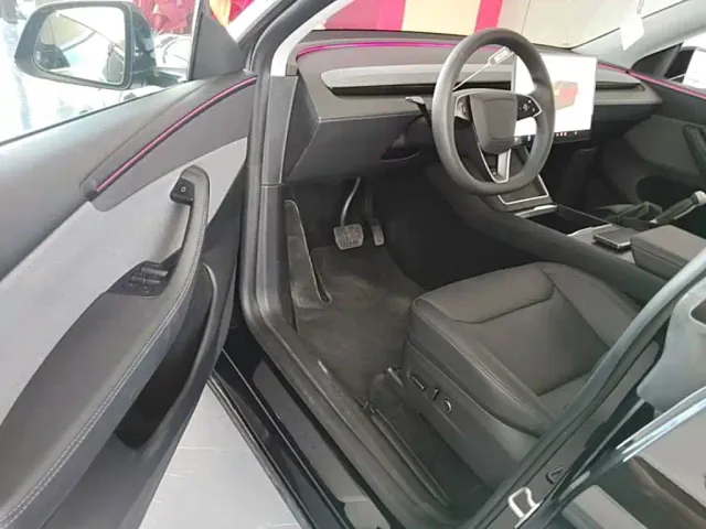 Tesla Model Y — Фото автомобиля 15