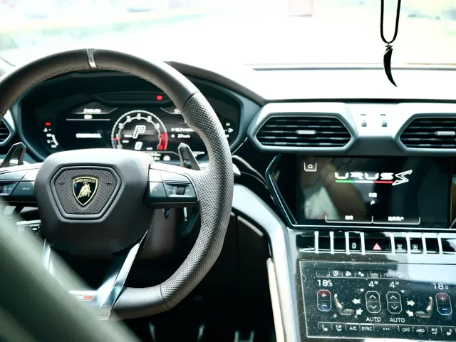 Lamborghini Urus — Фото автомобиля 10