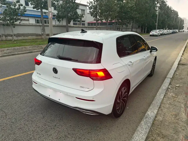 Volkswagen Golf — Фото автомобиля 3