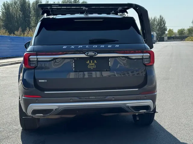 Ford Explorer — Фото автомобиля 8