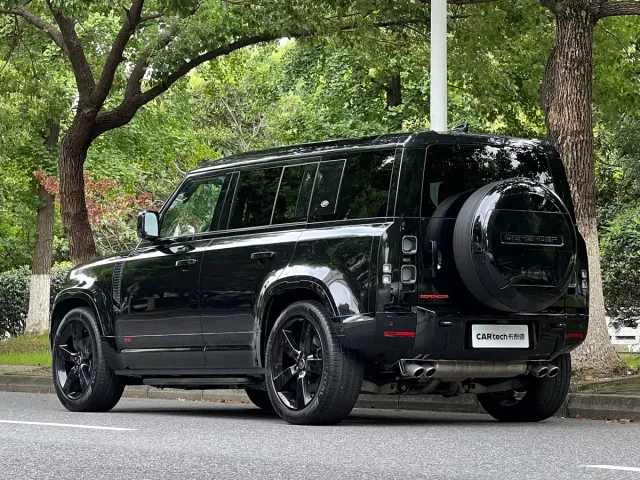 Land Rover Defender — Фото автомобиля 16
